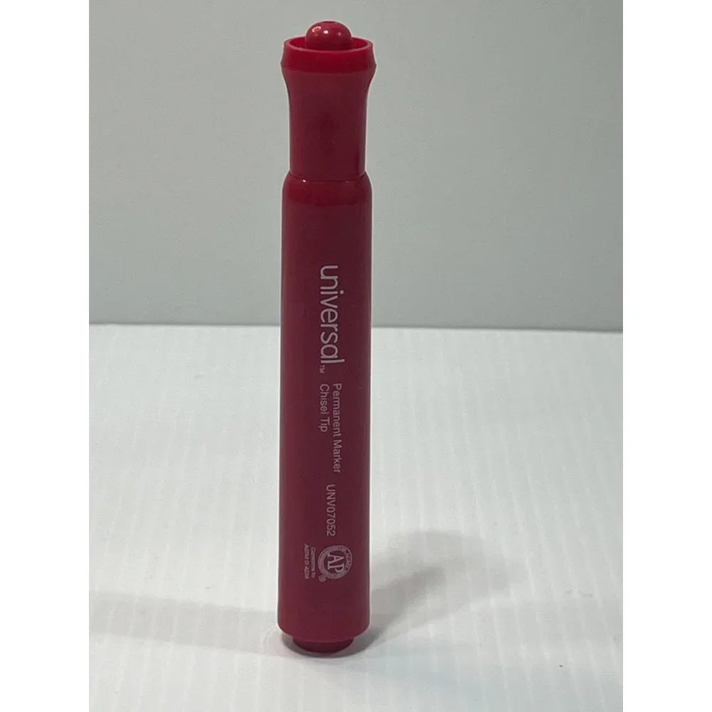 Universal - 12 Permanent Markers Chisel Tip - Red - UNV 07052